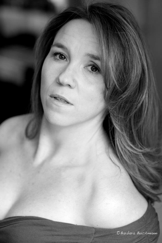 Virginie Marine performing